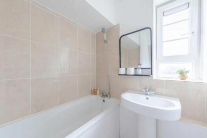 Central & Spacious 1BD - Camden Town - image 4