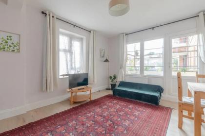 Central & Spacious 1BD - Camden Town - image 9