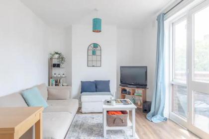 Bright & Calming 1BD Flat - Islington - image 9