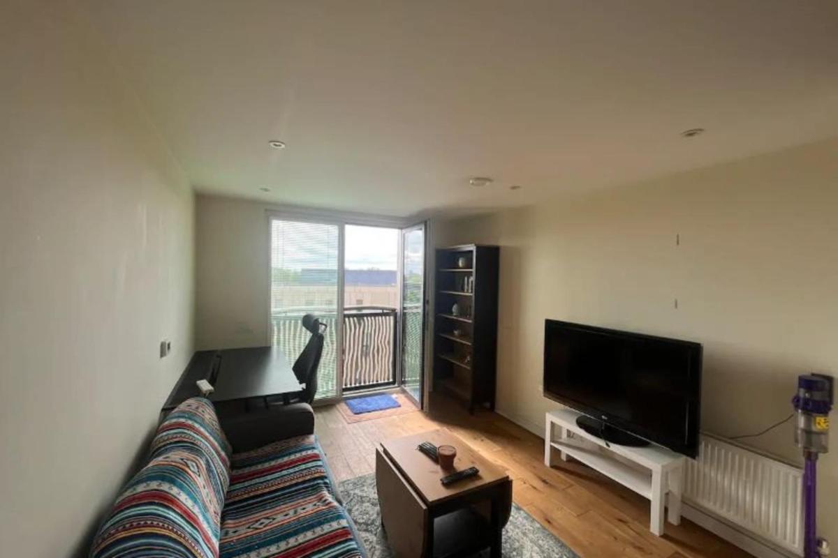 Modern 1BD Flat - 5 min walk to Battersea Park! - image 4