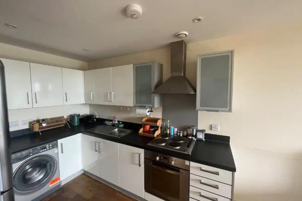 Modern 1BD Flat - 5 min walk to Battersea Park! - image 7