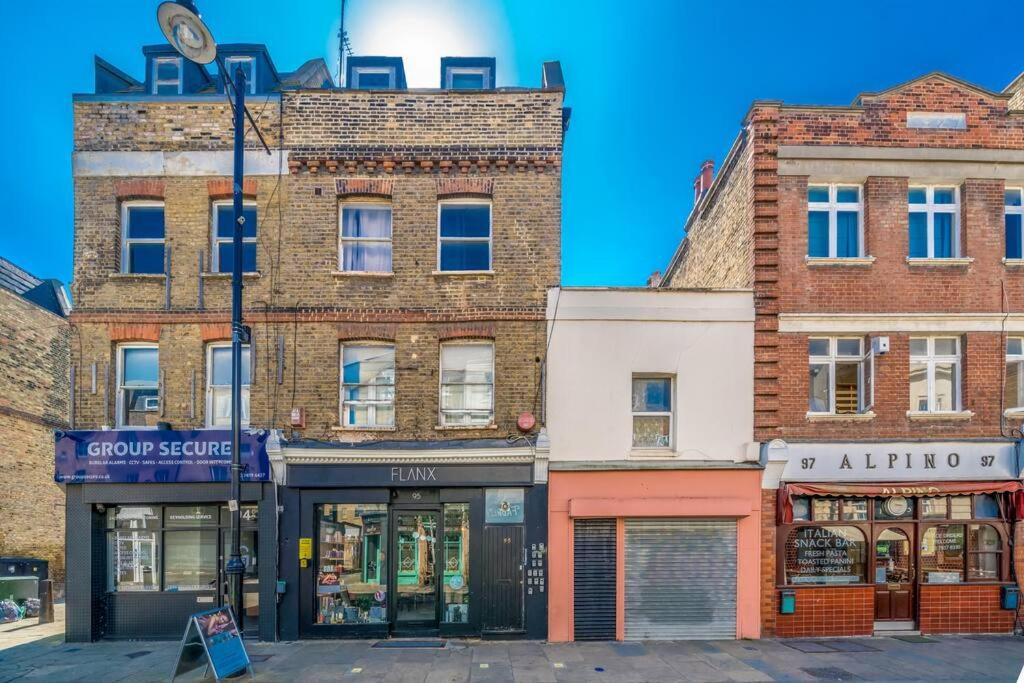 Private Studio Room in Chapel Market London - image 6