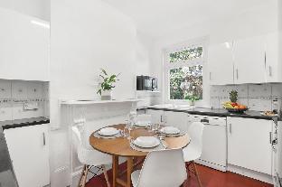 Canary Wharf London Glamorous Two Bedroom House - image 4