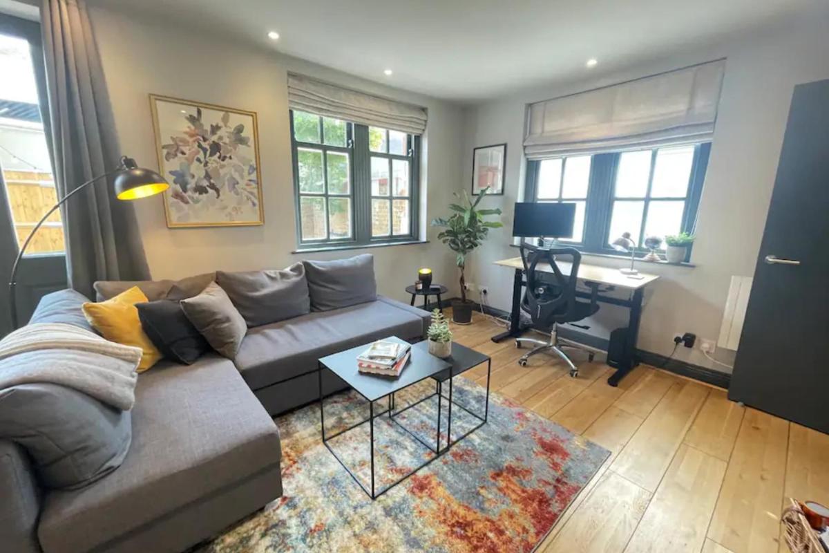 Contemporary 1BD Flat wGarden - Whitechapel - main image