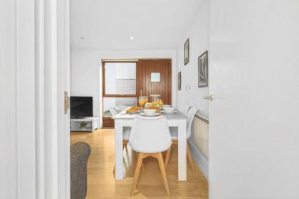 Terrace & King's Cross - City Apartment - image 13