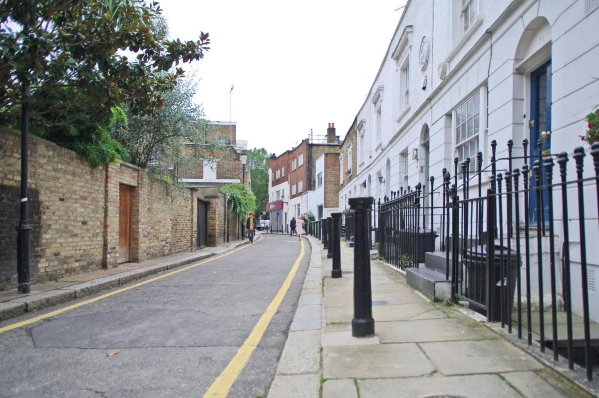 Elegant Chelsea Town House near Sloane Square - main image