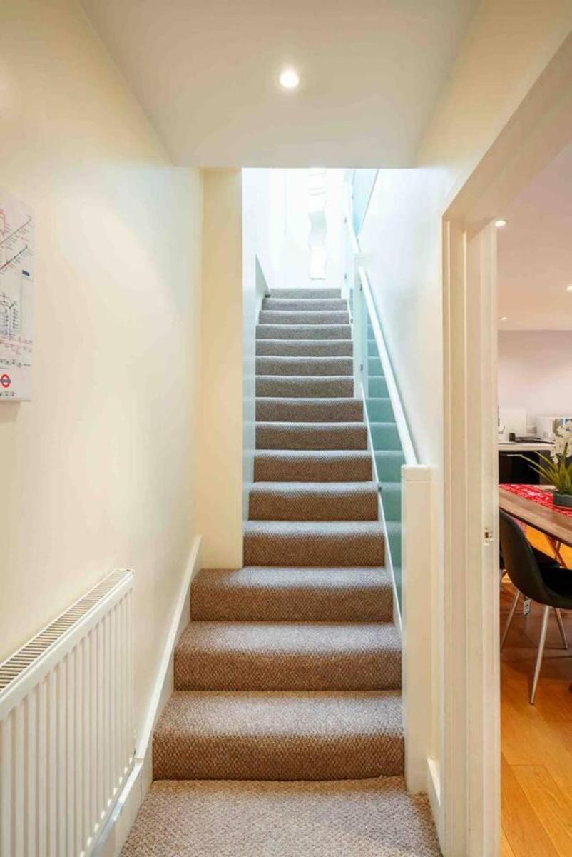 Stunning 3-Bed House in central London - image 2