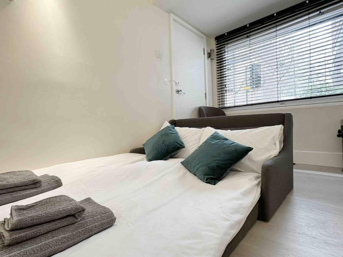 Stunning 3-Bed House in central London - image 5