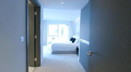 Chelsea Harbour 2-Bed Apartment in London - image 12