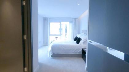 Chelsea Harbour 2-Bed Apartment in London - image 13