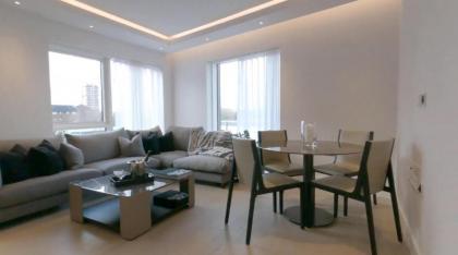 Chelsea Harbour 2-Bed Apartment in London - image 4