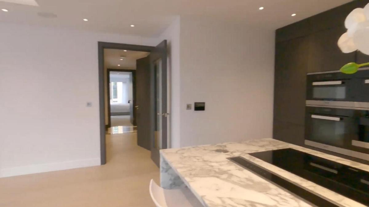 Chelsea Harbour 2-Bed Apartment in London - image 6