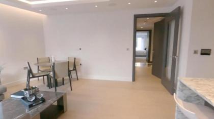 Chelsea Harbour 2-Bed Apartment in London - image 8