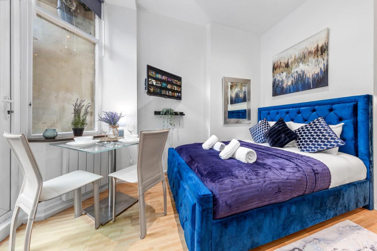 Immaculate 1-Bed Studio in London - main image