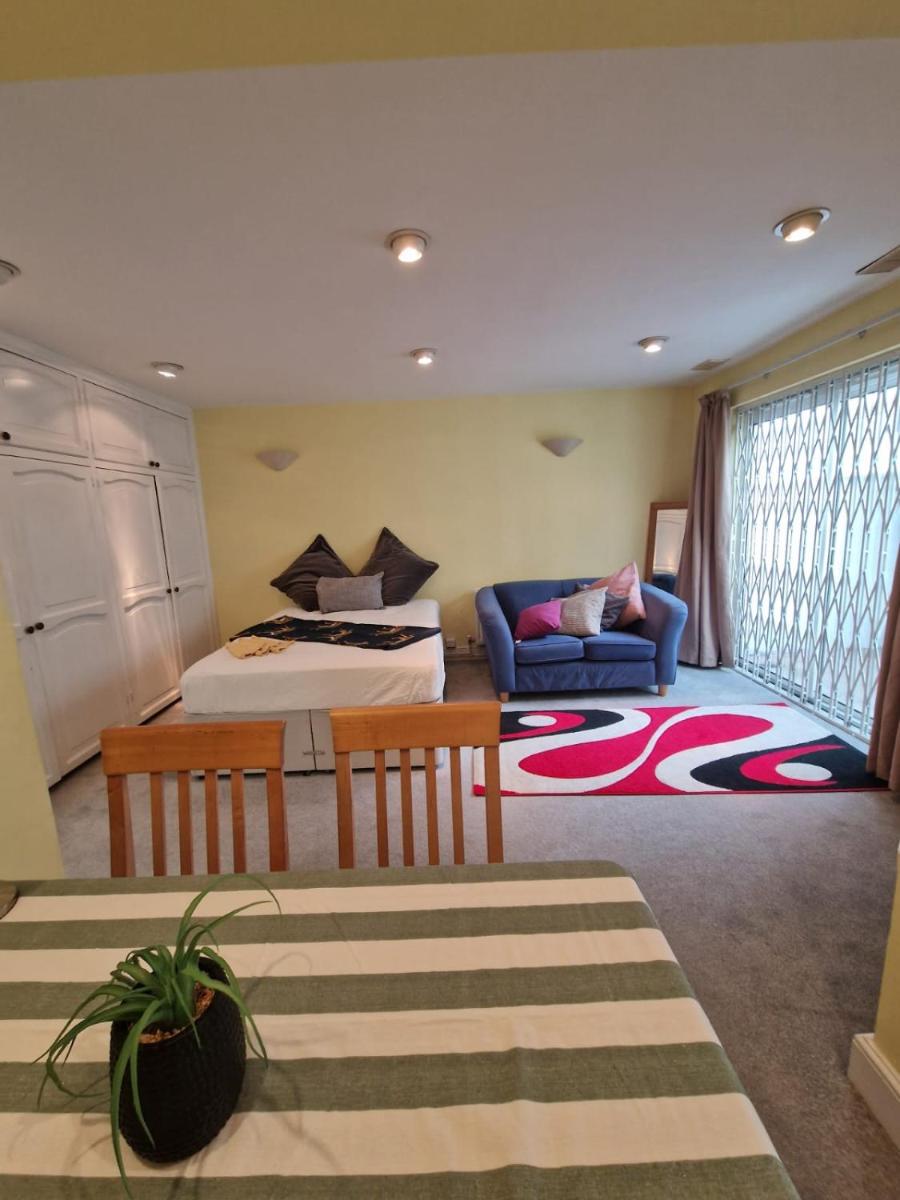 Apartment near Queens Club tennis Kensington area - main image