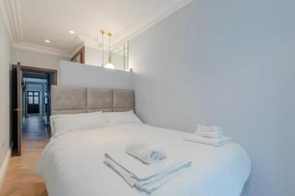 Beautifully Refurbished 2BD Flat - Earl's Court! - image 11