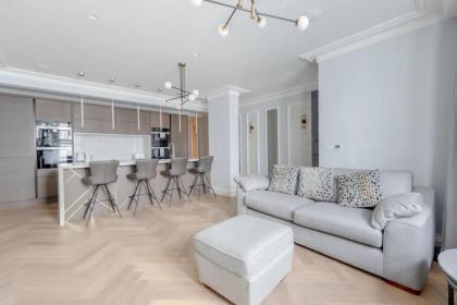 Beautifully Refurbished 2BD Flat - Earl's Court! - image 15