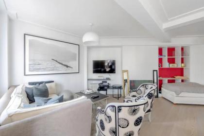 Sleek & Stylish 1BD Flat w balcony - Kings Road - image 12