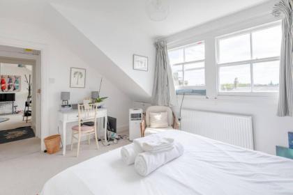 Top Floor 1BD Flat with Balcony - Ladbroke Grove - image 18