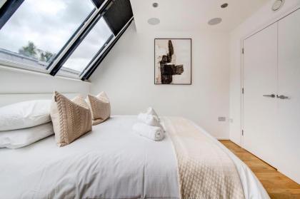 Shoreditch 3-Storey Maisonette - by Living Elite Apartments - image 18