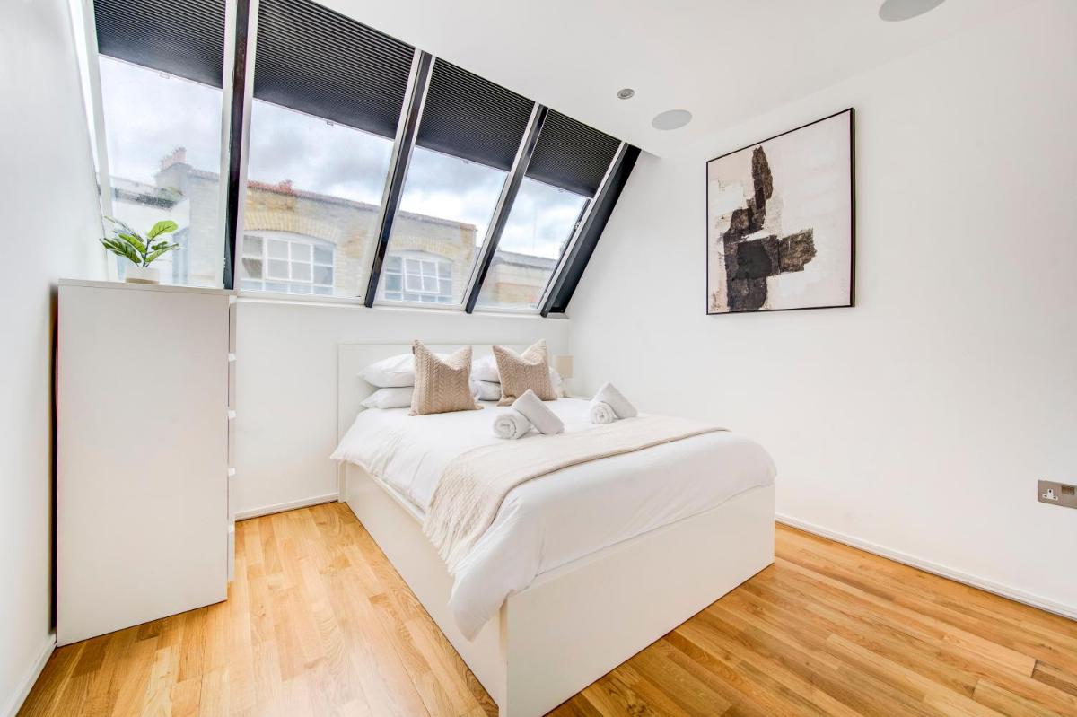 Shoreditch 3-Storey Maisonette - by Living Elite Apartments - image 3