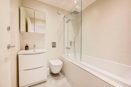 Shoreditch 3-Storey Maisonette - by Living Elite Apartments - image 6