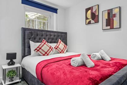 Serviced Ensuite Room Finsbury Park London N19 - image 5