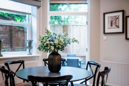 Hampstead Garden Flat-Hosted by Sweetstay - image 12