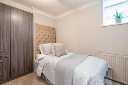 Hampstead Garden Flat-Hosted by Sweetstay - image 18