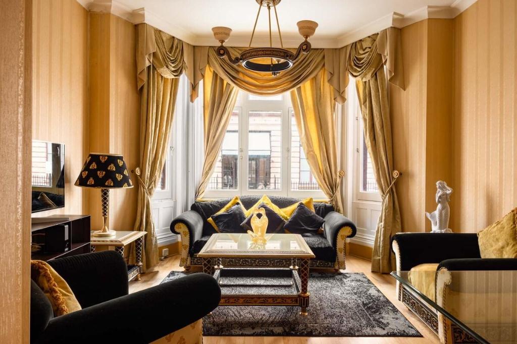 A delightful two bedroom flat next to Harrods - main image