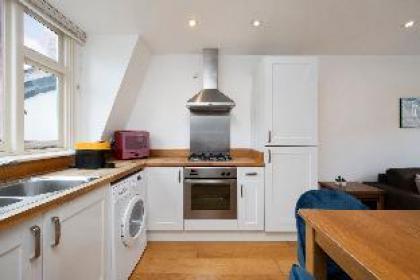 Comfy 2BR Hub in Central Fitzrovia - image 10