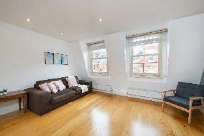 Comfy 2BR Hub in Central Fitzrovia - image 11