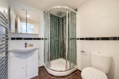 Comfy 2BR Hub in Central Fitzrovia - image 14