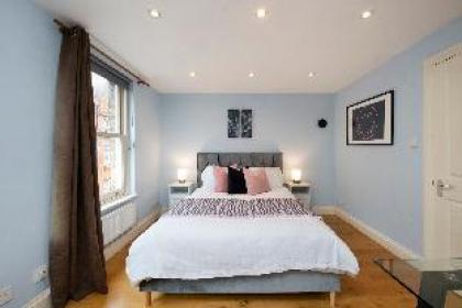 Comfy 2BR Hub in Central Fitzrovia - image 8