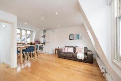 Comfy 2BR Hub in Central Fitzrovia - image 9