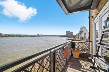 Monthly Stays! 2 Bed Stunning Riverside Apartment - image 11