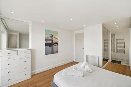 Monthly Stays! 2 Bed Stunning Riverside Apartment - image 12