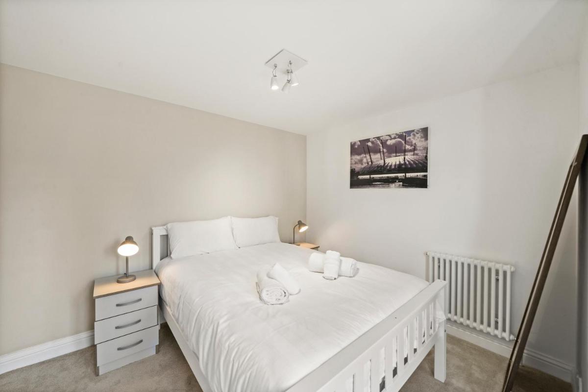 Monthly Stays! 2 Bed Stunning Riverside Apartment - image 3