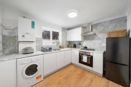 Modern 2 BR near Arsenal Stadium - image 11