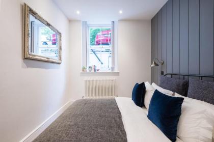 2 Bed with Garden views Hampstead - image 10