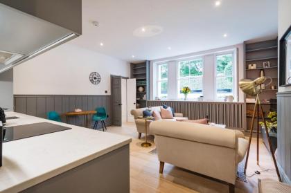 2 Bed with Garden views Hampstead - image 18