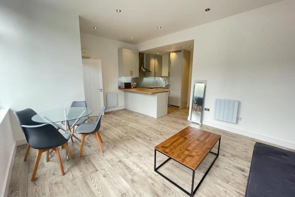 Stylish & Modern 1BD Flat West Hampstead - main image