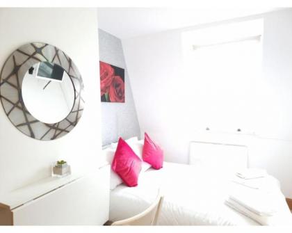 F408 Studio for 2 Near Hyde Park London 