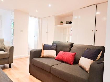 Shepherds Bush Apartment - image 10