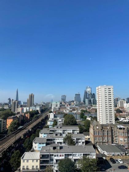 Sleek 2BD Flat wViews of The Shard - Shadwell! - image 4