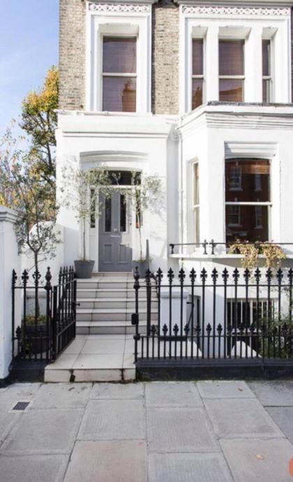 Quintessentially Classy English Apt In Chelsea London - image 18