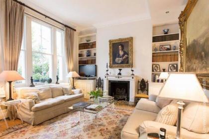 Quintessentially Classy English Apt In Chelsea London - image 4