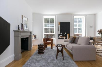 Generously large 1 bedroom apartment in Farringdon - image 11