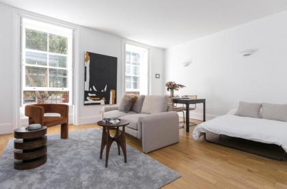 Generously large 1 bedroom apartment in Farringdon - image 12