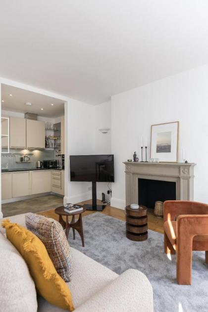 Generously large 1 bedroom apartment in Farringdon - image 18